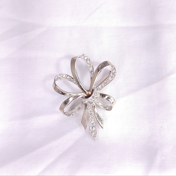 Boucher Jewelry - Elegant Silver Bow Brooch - Michael Boucher antique brooch